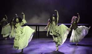 Ballett des Staatstheaters Braunschweig: Tanz der Hexen in Macbeth